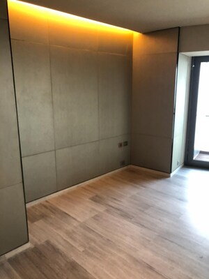 Room in 3 BHK Apartment at Worli – for Rent