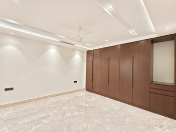 Room in 4 BHK Builder Floor at Vasant Kunj – for Rent