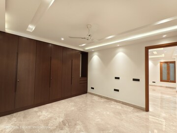 Room in 4 BHK Builder Floor at Vasant Kunj – for Rent