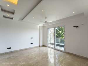 Room in 4 BHK Builder Floor at Vasant Kunj – for Rent
