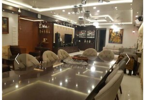 Team Area in 5 BHK Apartment at Satyam Imperial Heights, Ghansoli – for Rent