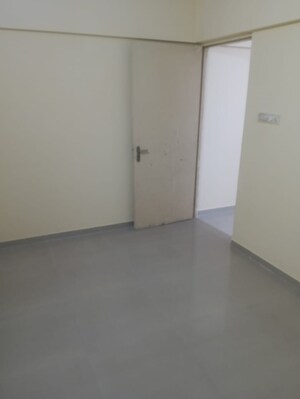 Room in 1 BHK Apartment at Goregaon West View CHS, Goregaon West – for Rent