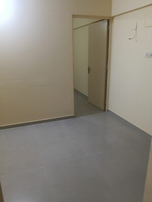 Room in 1 BHK Apartment at Goregaon West View CHS, Goregaon West – for Rent