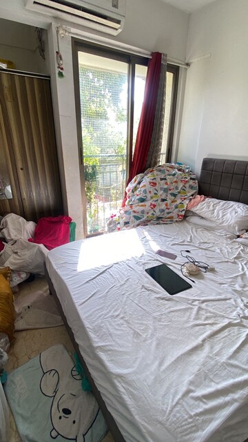 Bedroom in 2 BHK Apartment at Andheri West – for Rent