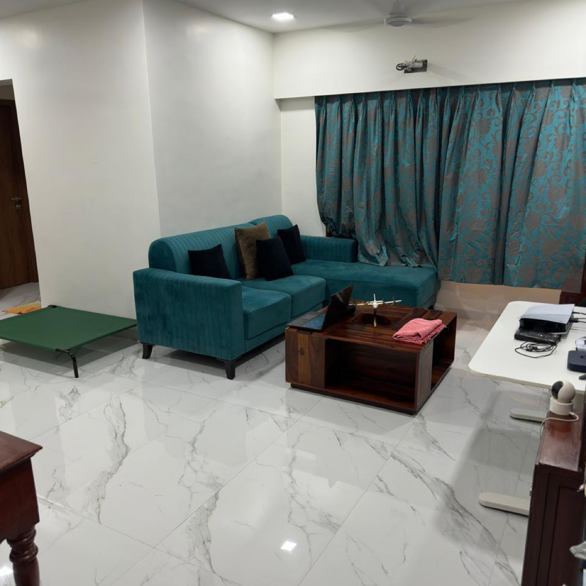 2 BHK + Pooja Room Apartment For Rent in Windsor Apartment Bandra West