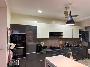 Team Area in 5 BHK Apartment at Imperial Heights Goregaon West, Goregaon West – for Rent