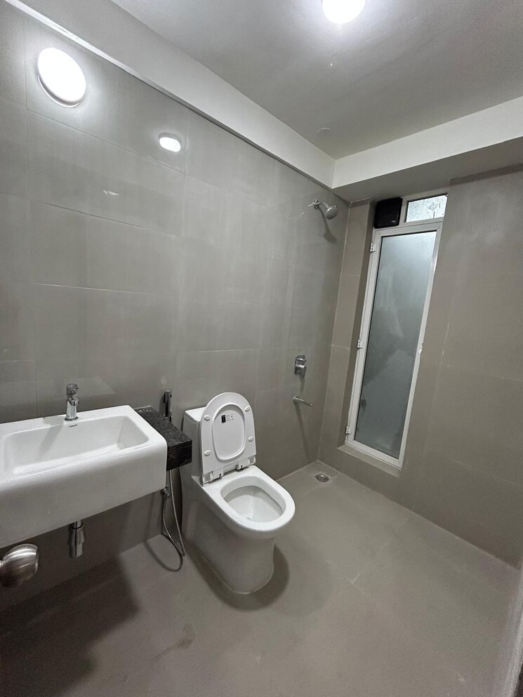 Bathroom, embassy-one-thane 2 Bedroom 855 Sq.Ft. Apartment In Panch Pakhadi Thane 9296011