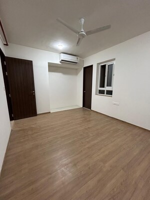 Room in 2 BHK Apartment at Embassy One Thane, Panch Pakhadi – for Rent