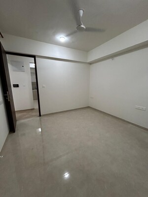 Room in 2 BHK Apartment at Embassy One Thane, Panch Pakhadi – for Rent