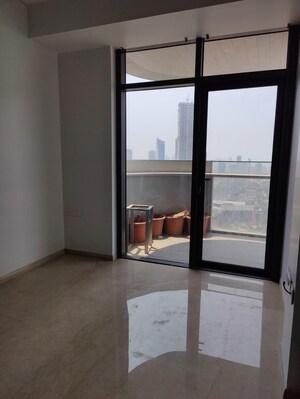 Room in 3 BHK Apartment at Worli – for Rent