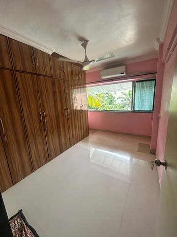 Room in 2 BHK Apartment at Valeram Tower, Malad West – for Rent