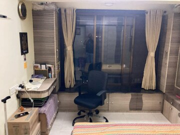 Team Area in 2 BHK Apartment at Malad West – for Rent