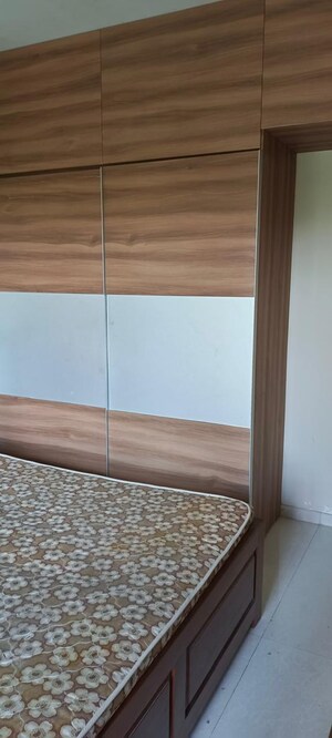 Furnished Amenities in 2 BHK Apartment at Kabra Aurum, Goregaon West – for Rent