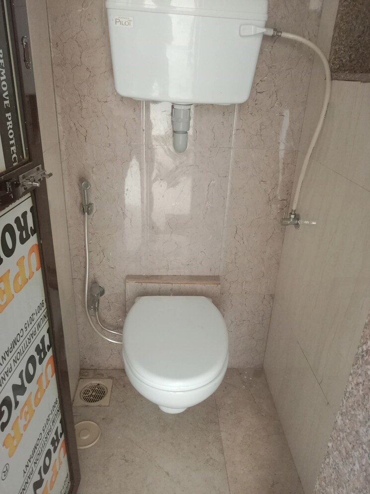 Bathroom, shree-satyam-chs-goregaon-east 1 Bedroom 325 Sq.Ft. Apartment In Goregaon East Mumbai 9296097