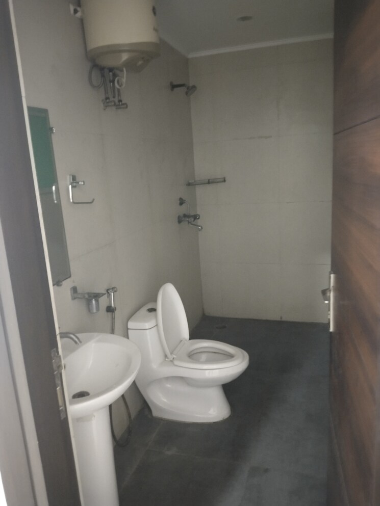 Bathroom, sector 55 2 Bedroom 1250 Sq.Ft. Independent House In Sector 55 Noida 9296104