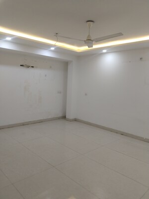 Room in 2 BHK Independent House at Sector 55 – for Rent