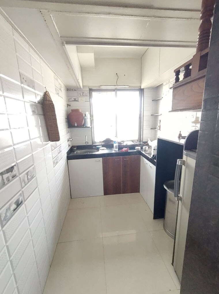 Bathroom, andheri east Pg For Girls In Andheri East 9296113