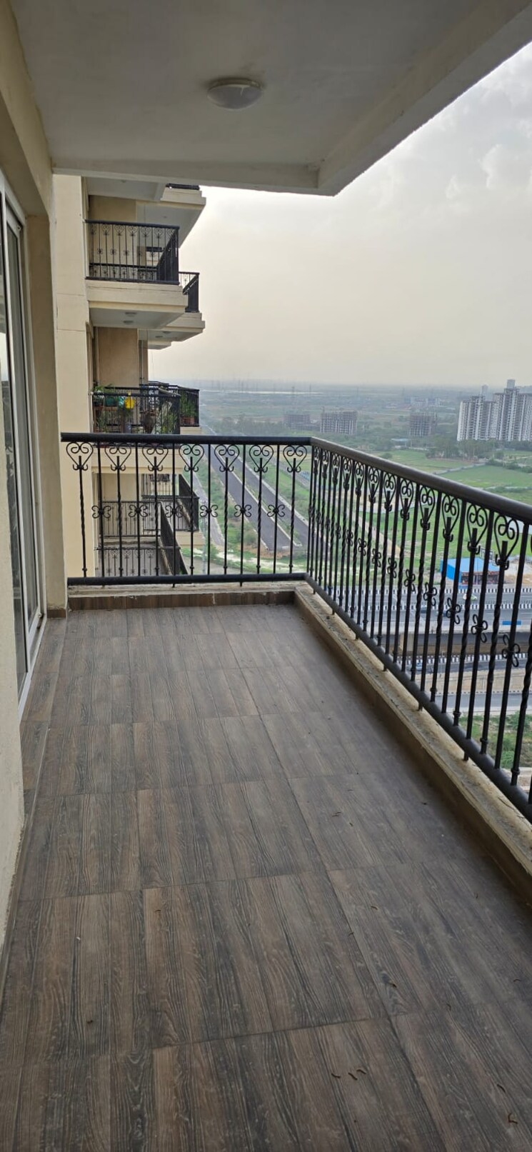 Balcony, emaar-gurgaon-greens 3 Bedroom 1650 Sq.Ft. Apartment In Sector 102 Gurgaon 9296119