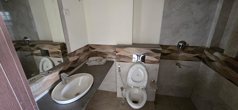 Bathroom, emaar-gurgaon-greens 3 Bedroom 1650 Sq.Ft. Apartment In Sector 102 Gurgaon 9296119