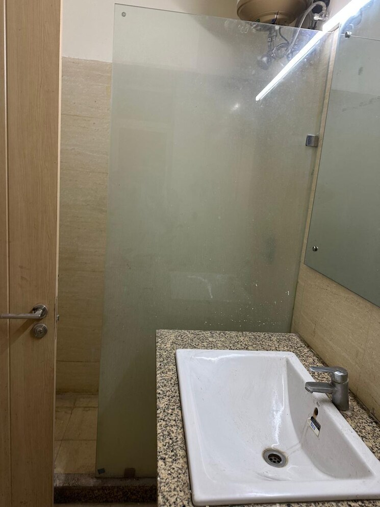 Bathroom, dlf-express-greens 4 Bedroom 3000 Sq.Ft. Apartment In Manesar Sector 1a Gurgaon 9296124