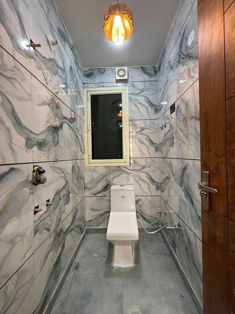 Bathroom, sa-homes-i 2.5 Bedroom 456 Sq.Ft. Builder Floor In Uttam Nagar Delhi 9296131