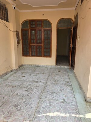 Room in 4 BHK Independent House at Gomti Nagar – for Sale