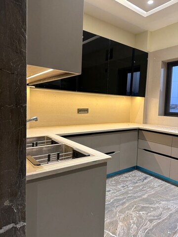 Kitchen in 3 BHK Builder Floor at Unitech South City 1, South City 1 – for Rent