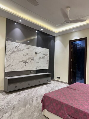 Bedroom in 3 BHK Builder Floor at Unitech South City 1, South City 1 – for Rent