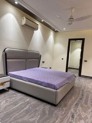 Bedroom in 3 BHK Builder Floor at Unitech South City 1, South City 1 – for Rent