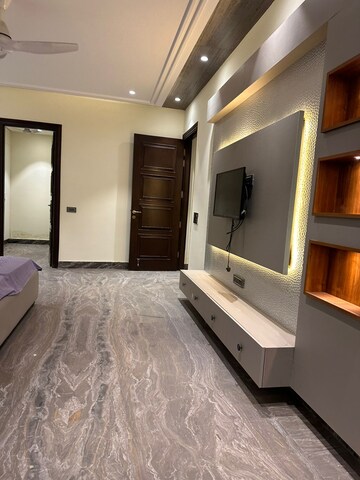 Kitchen in 3 BHK Builder Floor at Unitech South City 1, South City 1 – for Rent