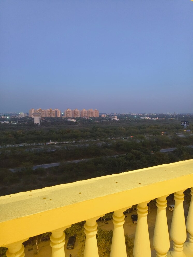 Balcony, purvanchal-royal-city 1 Bedroom 650 Sq.Ft. Apartment In Chi V Greater Noida Greater Noida 9296161
