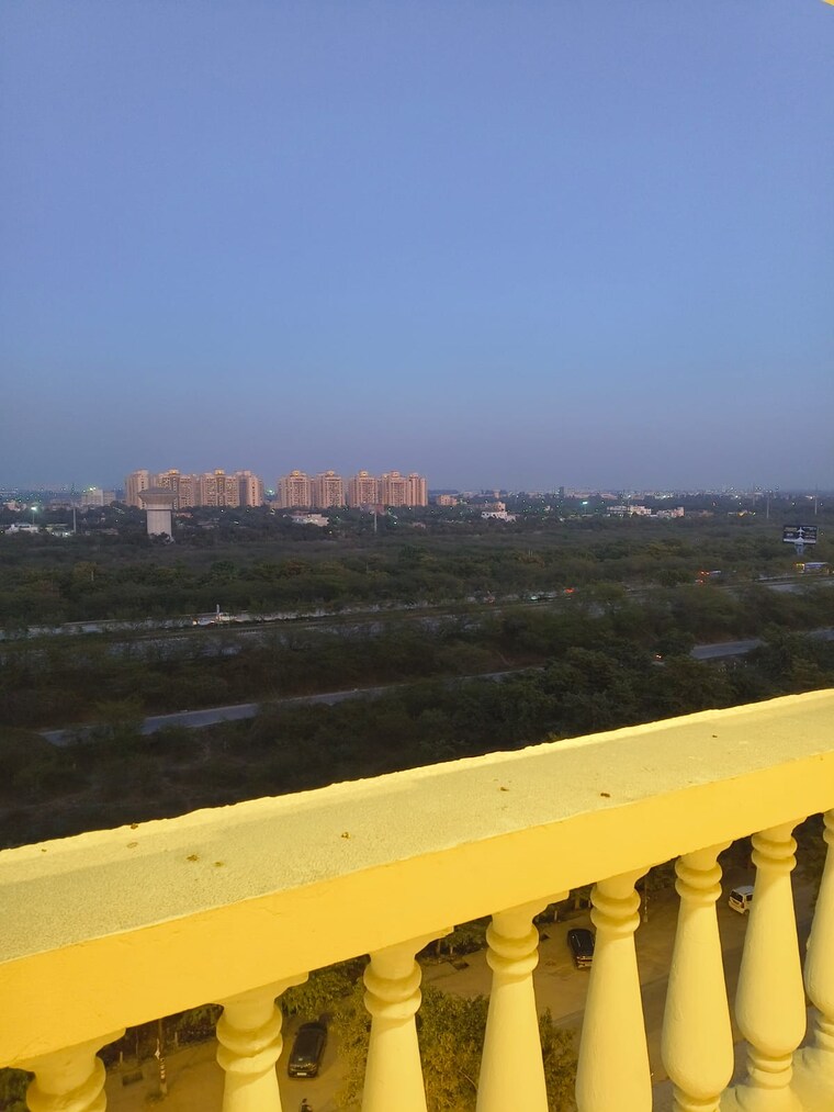 Balcony, purvanchal-royal-city 1 Bedroom 650 Sq.Ft. Apartment In Chi V Greater Noida Greater Noida 9296161