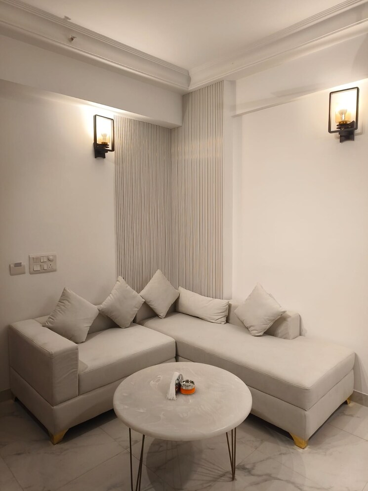 Living Room, purvanchal-royal-city 1 Bedroom 650 Sq.Ft. Apartment In Chi V Greater Noida Greater Noida 9296161