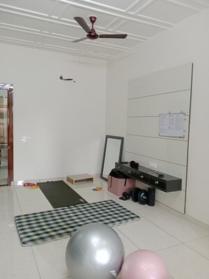 Room in 2 BHK Builder Floor at Sector 18 – for Rent