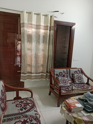 Living Room in 2 BHK Builder Floor at Sector 18 – for Rent