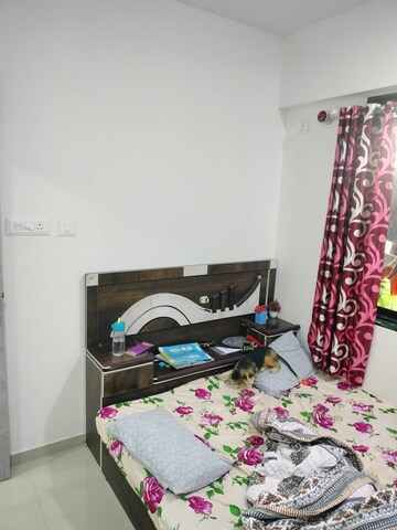 Bedroom in 1 BHK Apartment at Highland Pearl, Thane West – for Rent