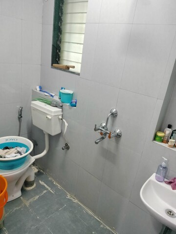 Team Area in 1 BHK Apartment at Highland Pearl, Thane West – for Rent