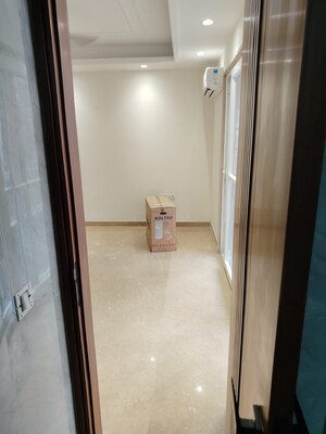 Room in 3 BHK Builder Floor at Hauz Khas – for Sale