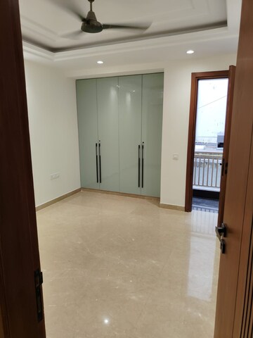Room in 3 BHK Builder Floor at Hauz Khas – for Sale