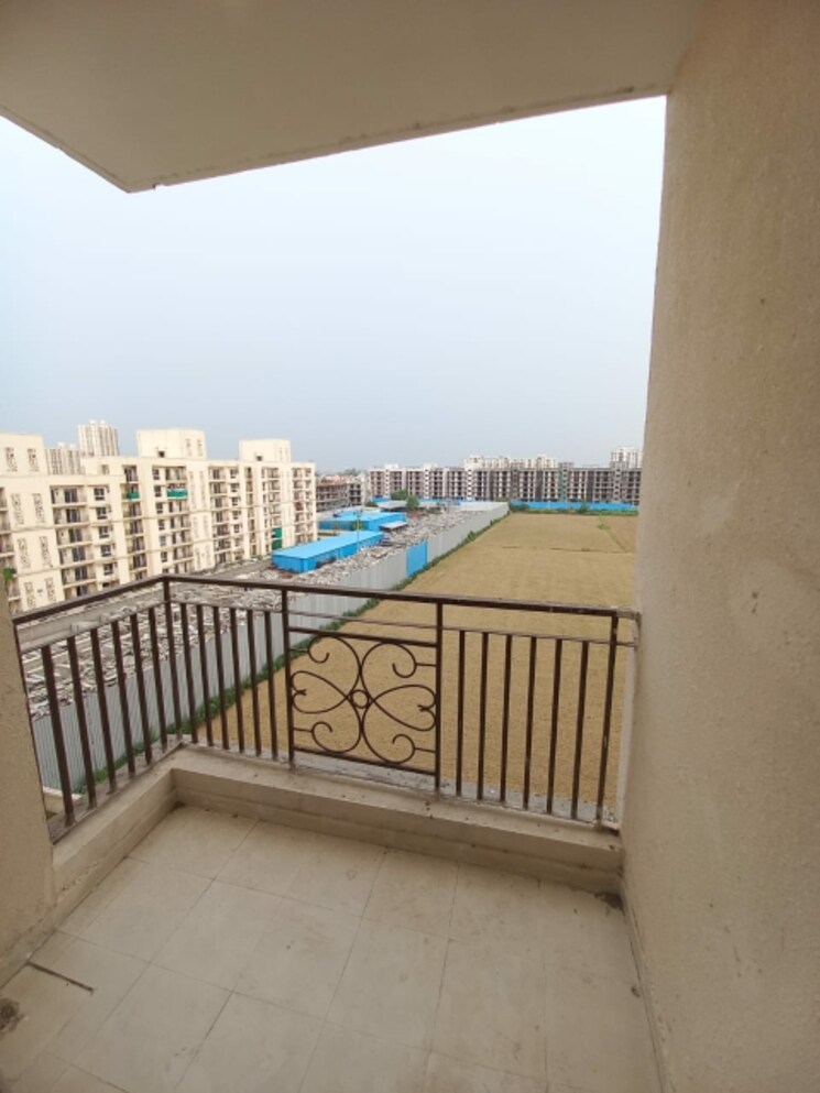 Balcony, signature-global-the-millennia 2 Bedroom 700 Sq.Ft. Apartment In Sector 37d Gurgaon 9296329