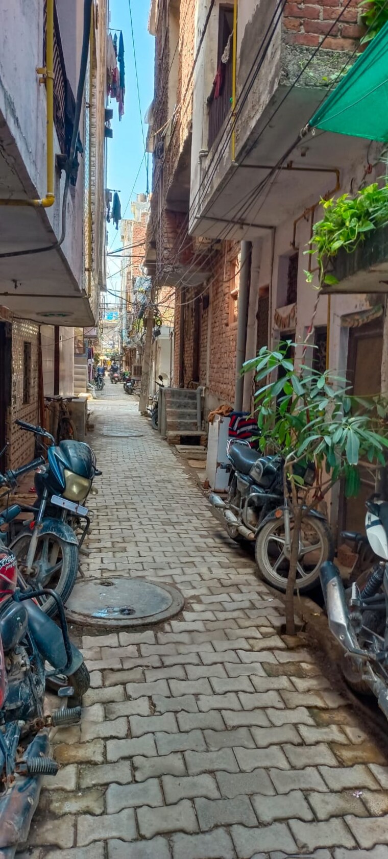  Parking, burari 2 Bedroom 450 Sq.Ft. Independent House In Burari Delhi 9296346