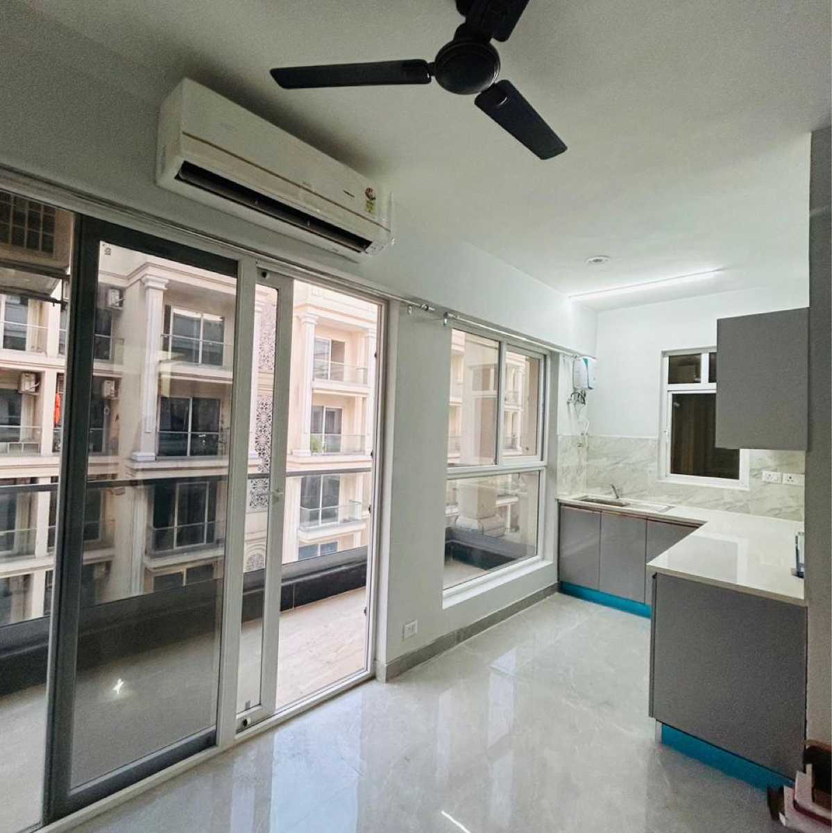 2.5 BHK + Study Room Builder Floor For Sale in Signature Global City 92