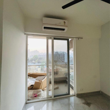 Room in 2.5 BHK Builder Floor at Signature Global City 92, Sector 92 – for Sale