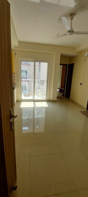 Room in 2 BHK Apartment at Anthem French Apartment, Sector 16b Greater Noida – for Rent
