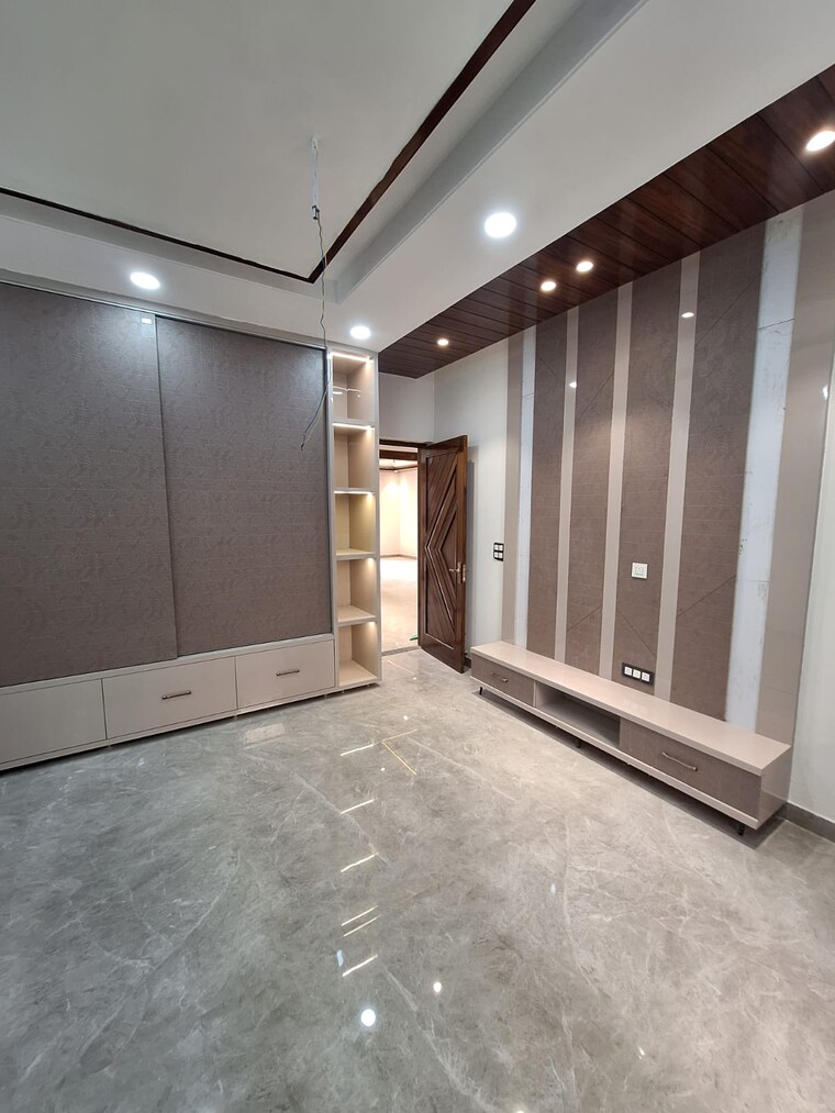 Room, sunny enclave 5 Bedroom 1800 Sq.Ft. Independent House In Sunny Enclave Mohali 9296361