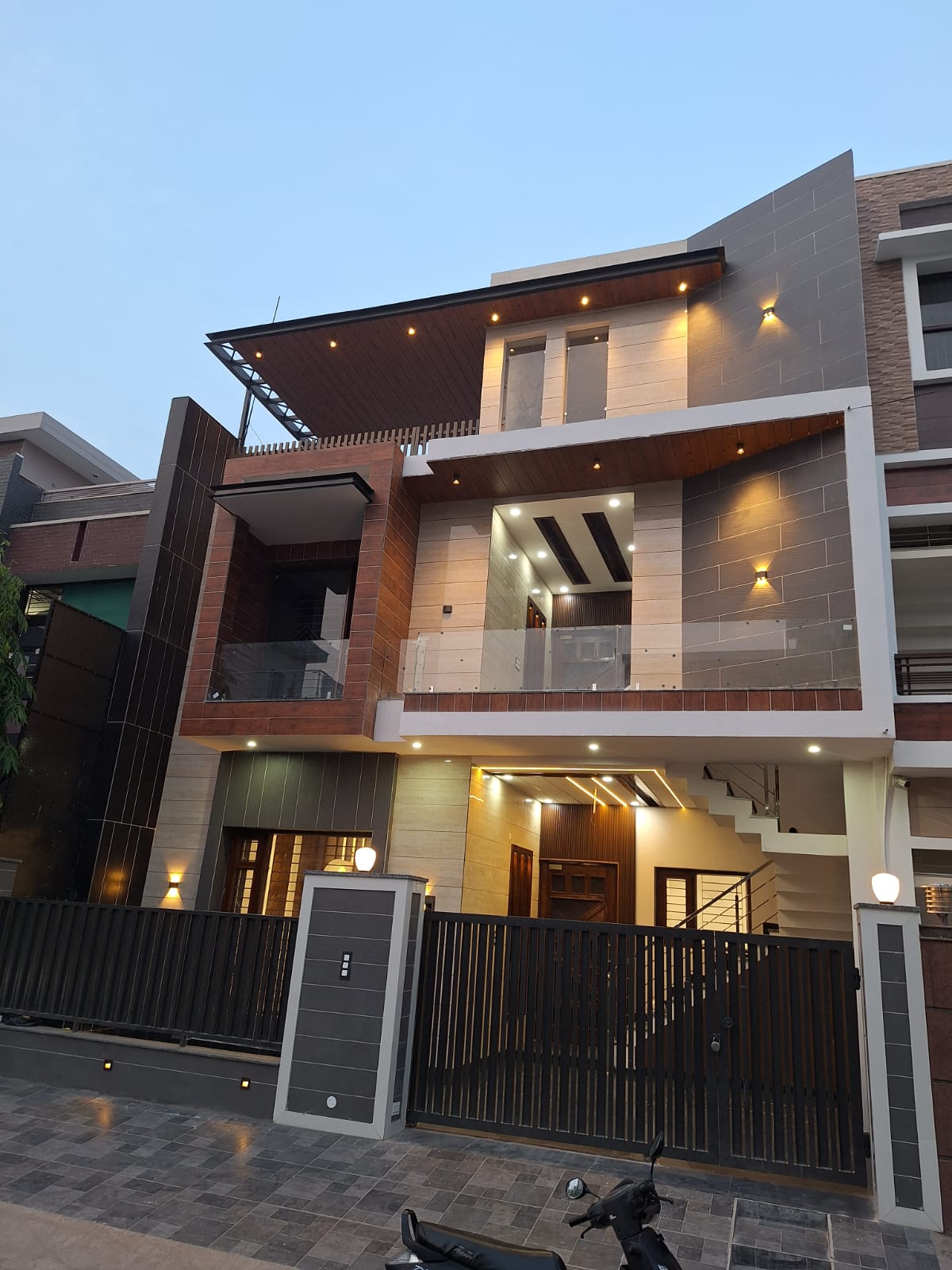5 BHK + Extra Room Independent House For Sale in Sunny Enclave