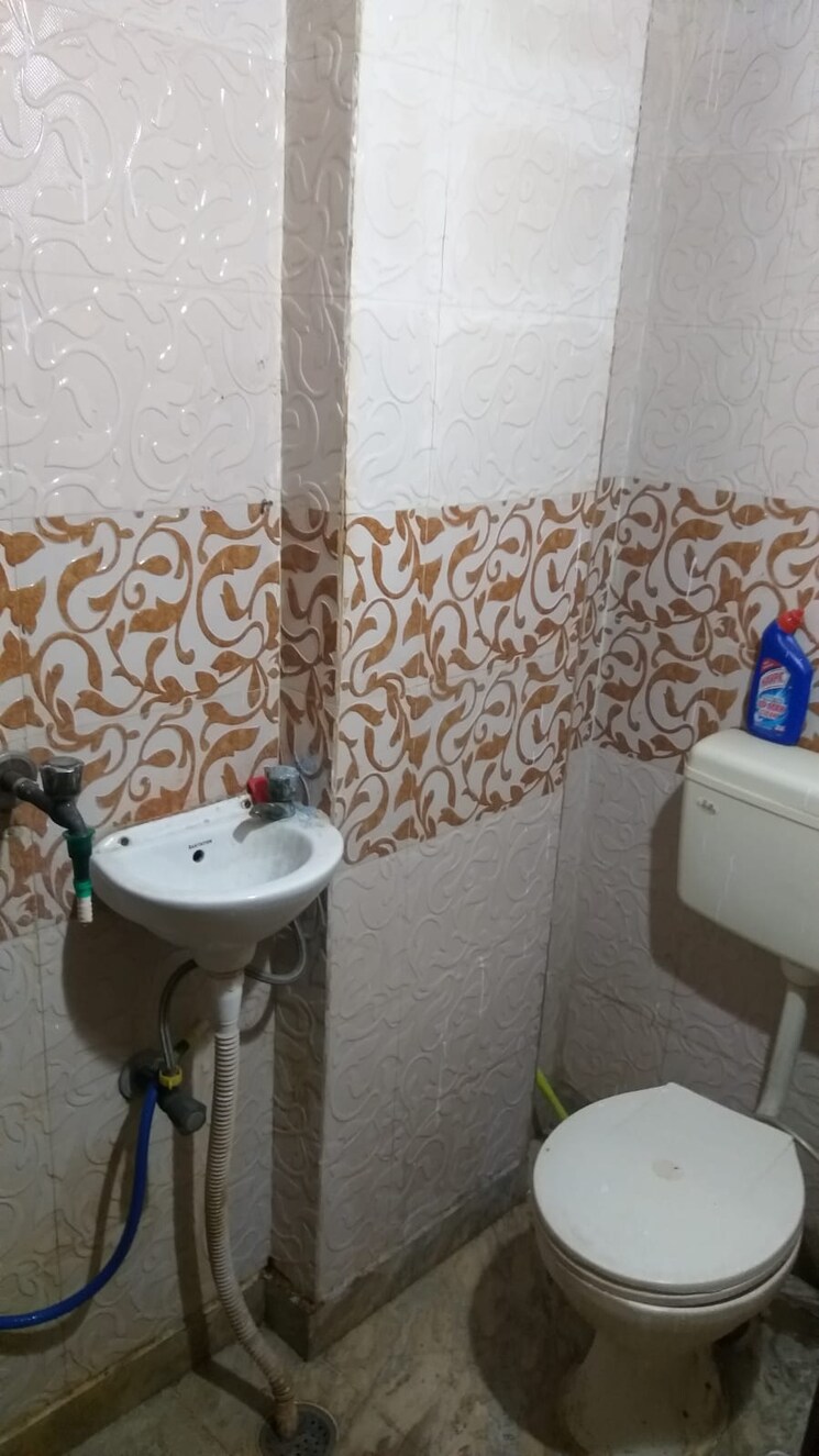 Bathroom, sant nagar 2 Bedroom 450 Sq.Ft. Independent House In Sant Nagar Delhi 9296366