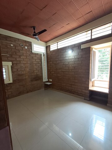 Room in 2 BHK Builder Floor at Hsr Layout – for Rent