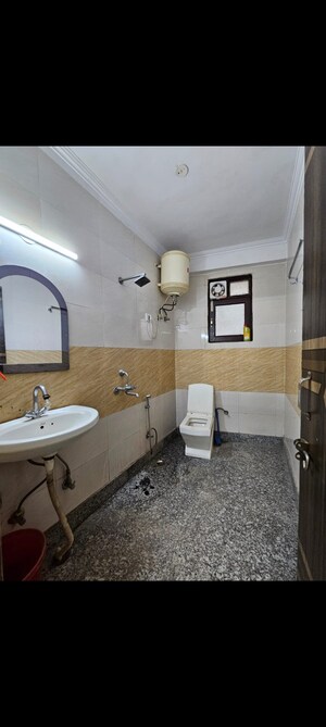 Bathroom in 1 BHK Builder Floor at Saket – for Rent