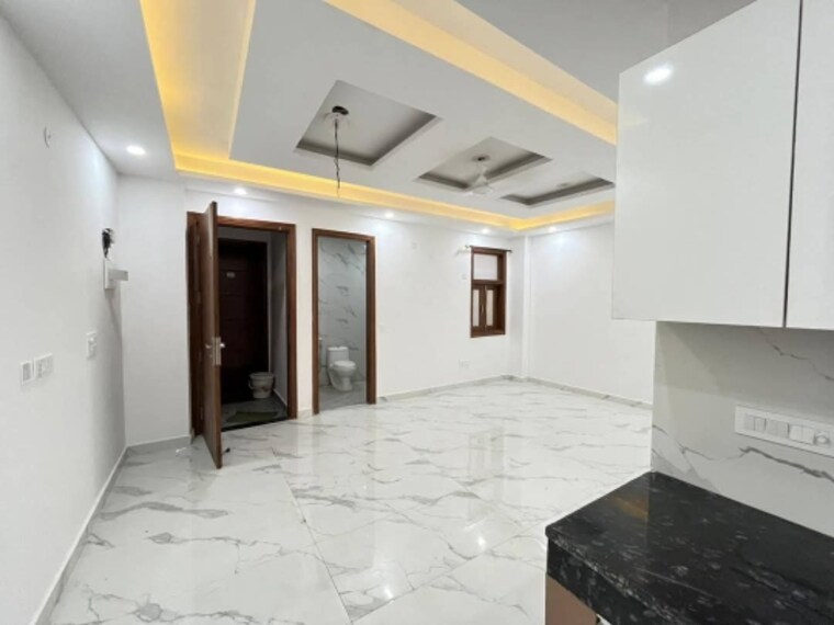 Room, freedom fighters enclave 2 Bedroom 1000 Sq.Ft. Apartment In Freedom Fighters Enclave Delhi 9296480